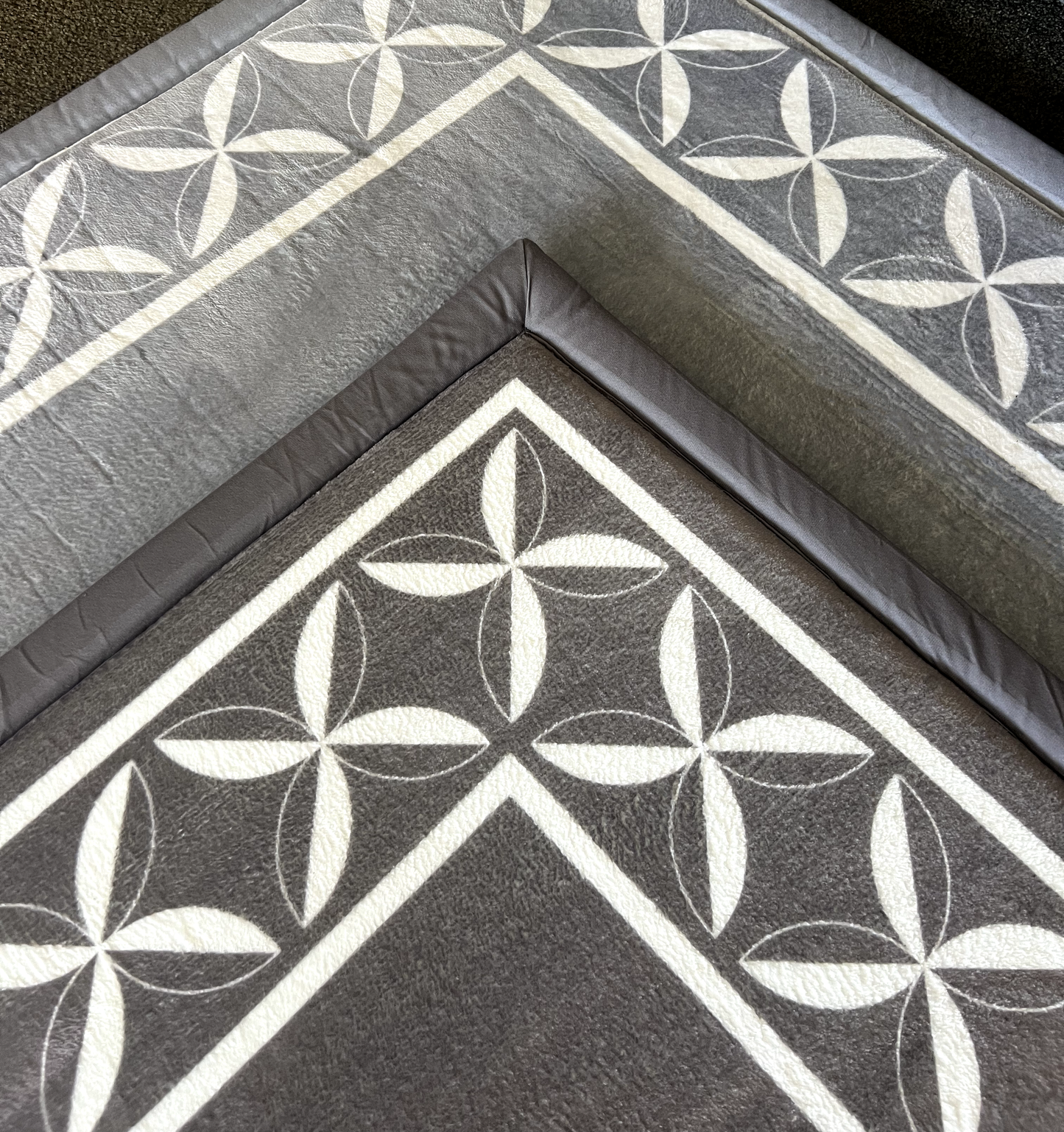 MEREDYTH GREY (Charcoal) Miti Mat